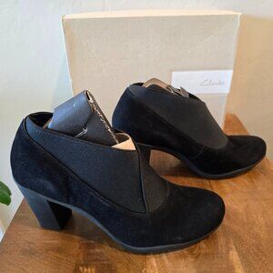 NWB Clarks Adya Luna Black Suede Ankle Bootie Block Heel Comfort Size 9M